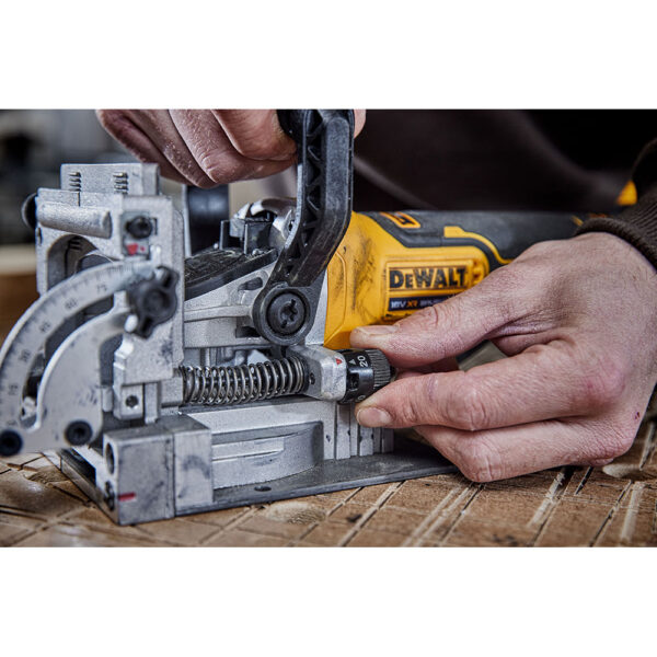 Dewalt DCW682N-XJ 18V XR Børsteløs Lamellfres - Naken i pappeske - Bilde 8