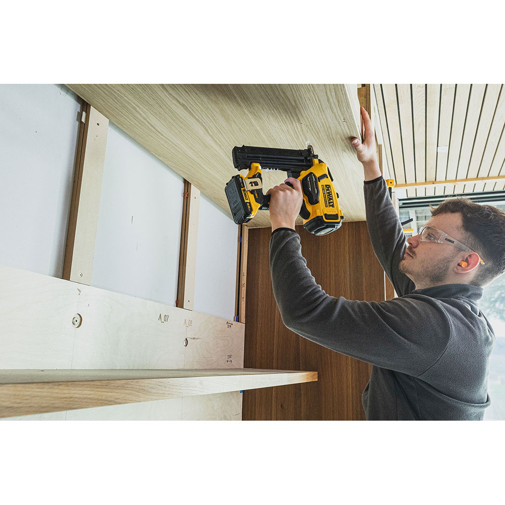 Dewalt DCN210SNT-XJ 18V XR Dykkertpistol børsteløs 18Ga, 15-50 mm – Naken i TSTAK - Bilde 4
