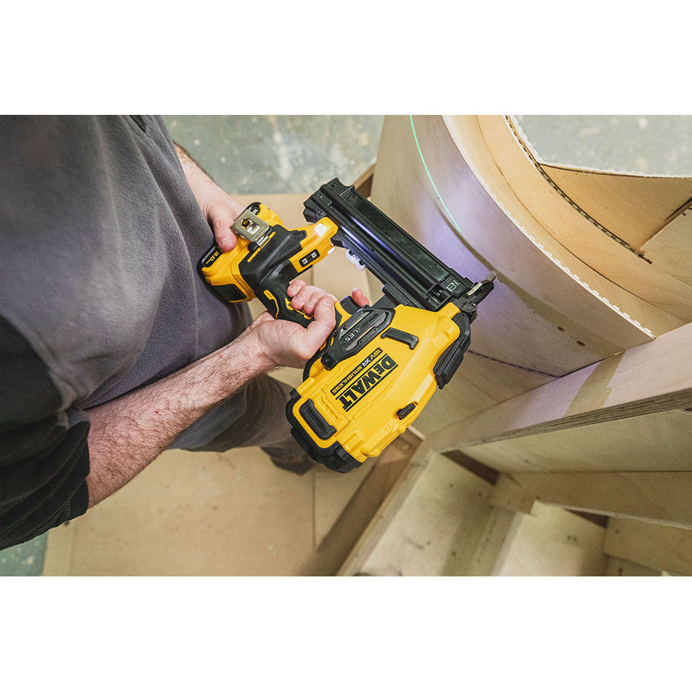 Dewalt DCN210SNT-XJ 18V XR Dykkertpistol børsteløs 18Ga, 15-50 mm – Naken i TSTAK - Bilde 3